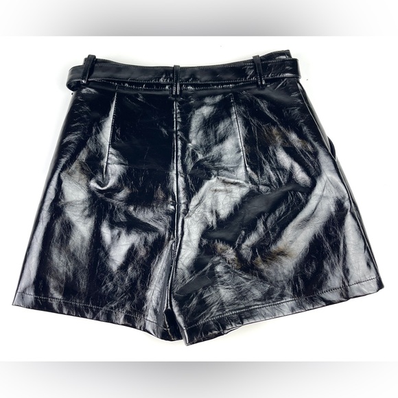 Women’s Faux Leather Black Shiny High Waist Belted Shorts Size 0 - Picture 2 of 3